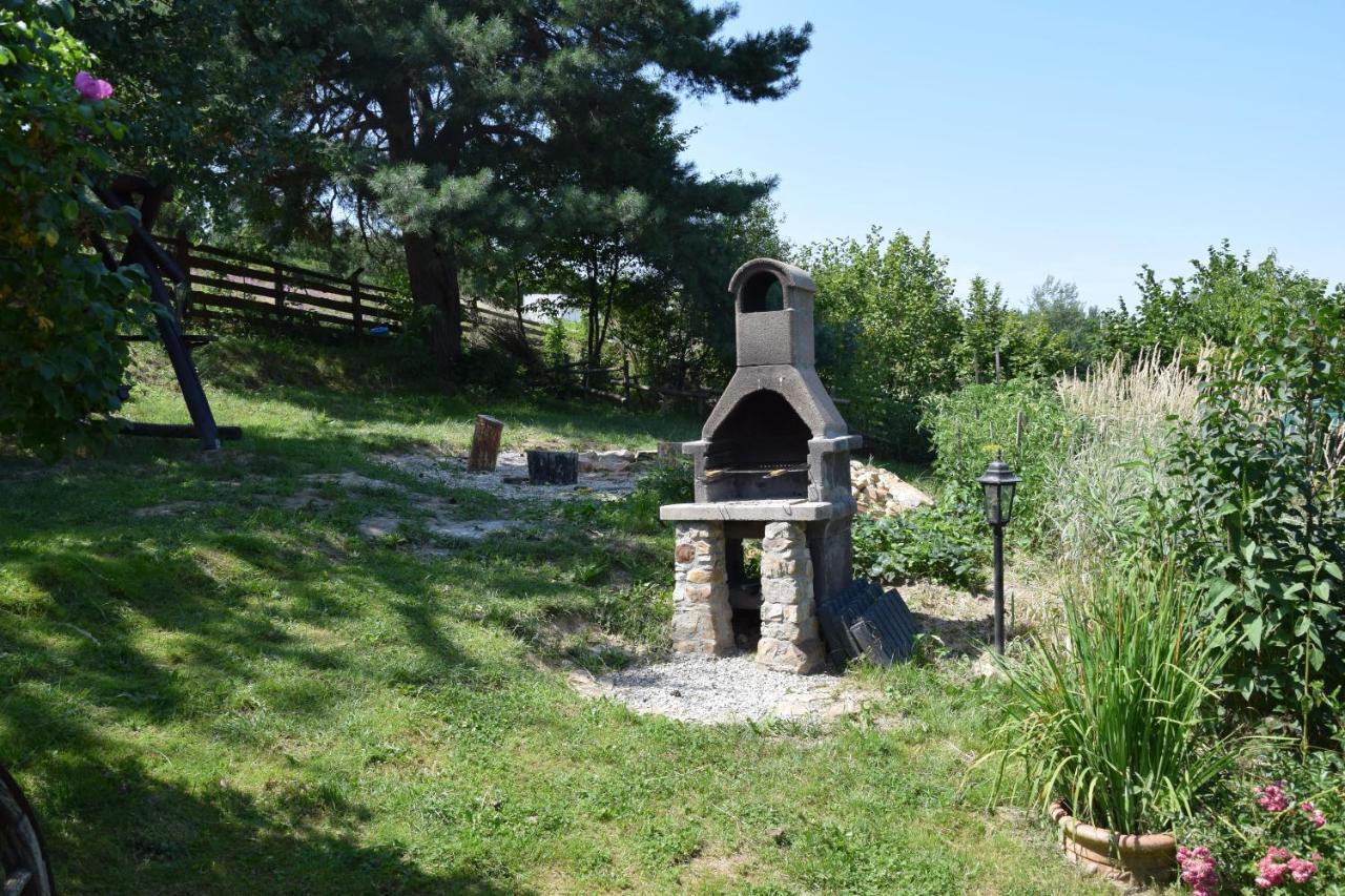 Dom Letnisowkowy Basiowka Villa Bodzentyn Luaran gambar